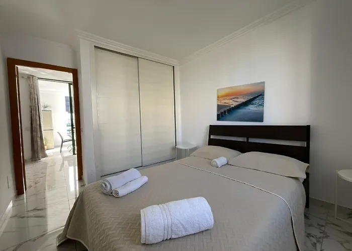 Apartment Dream Americas Iconic Pearl